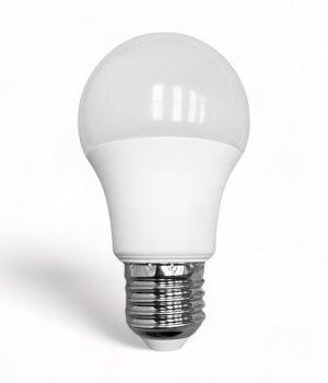 Lâmpada LED A55 E27 6500K Luz Branca Fria Bivolt 7W 560Lm